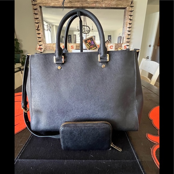 Michael Kors Purse and Wallet Set - Picture 9 of 9